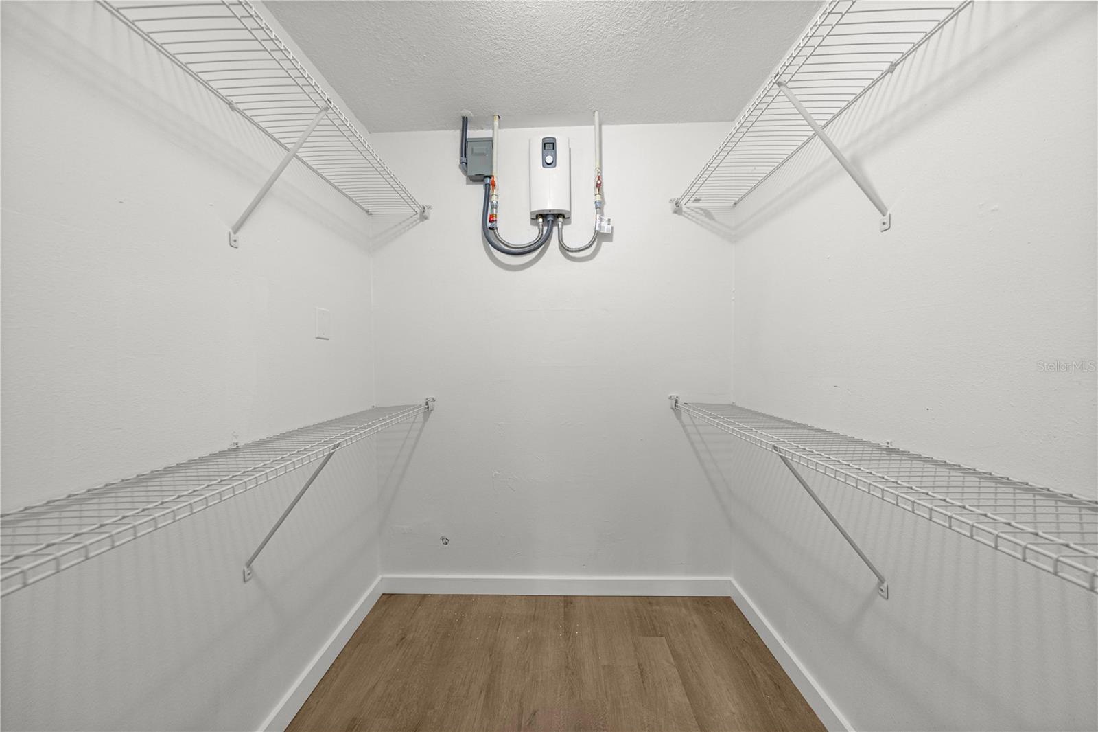 WHISPERING SANDS UN 01 - Residential Income