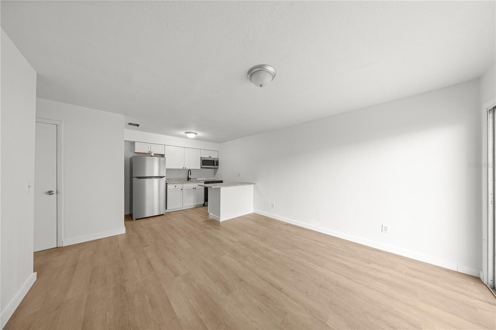 WHISPERING SANDS UN 01 - Residential Income