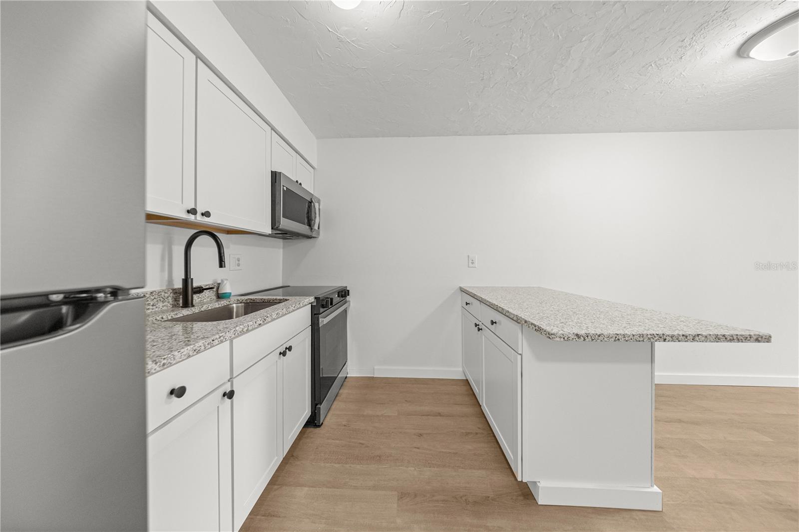 WHISPERING SANDS UN 01 - Residential Income