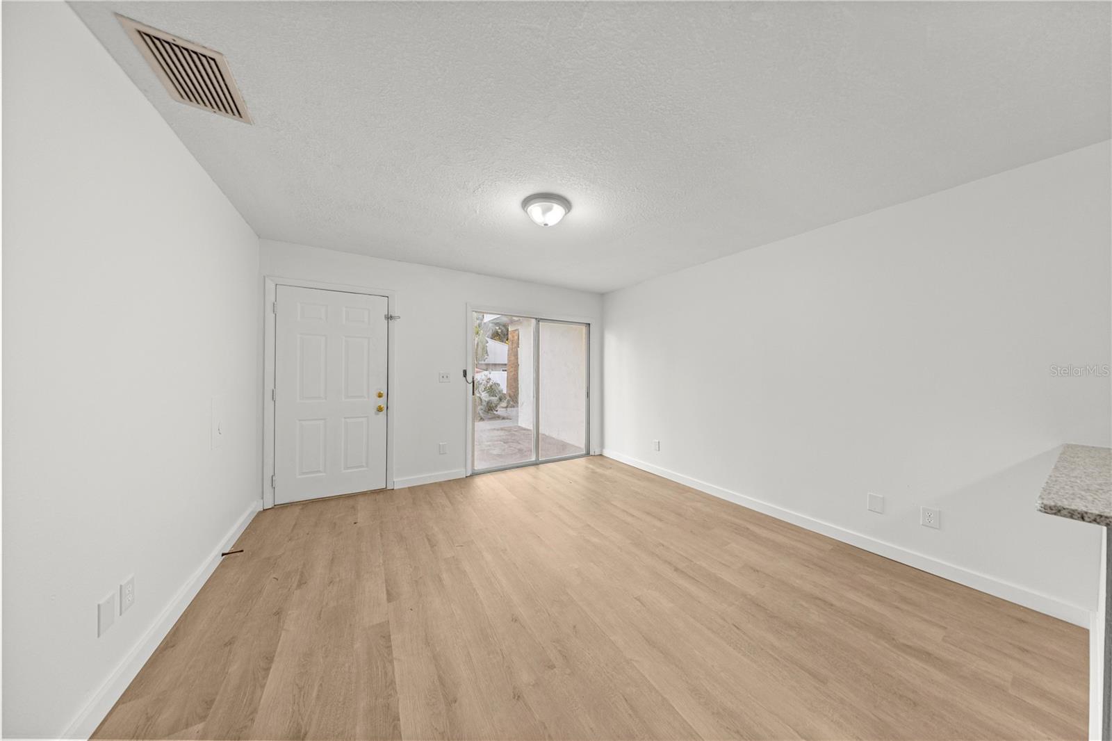 WHISPERING SANDS UN 01 - Residential Income