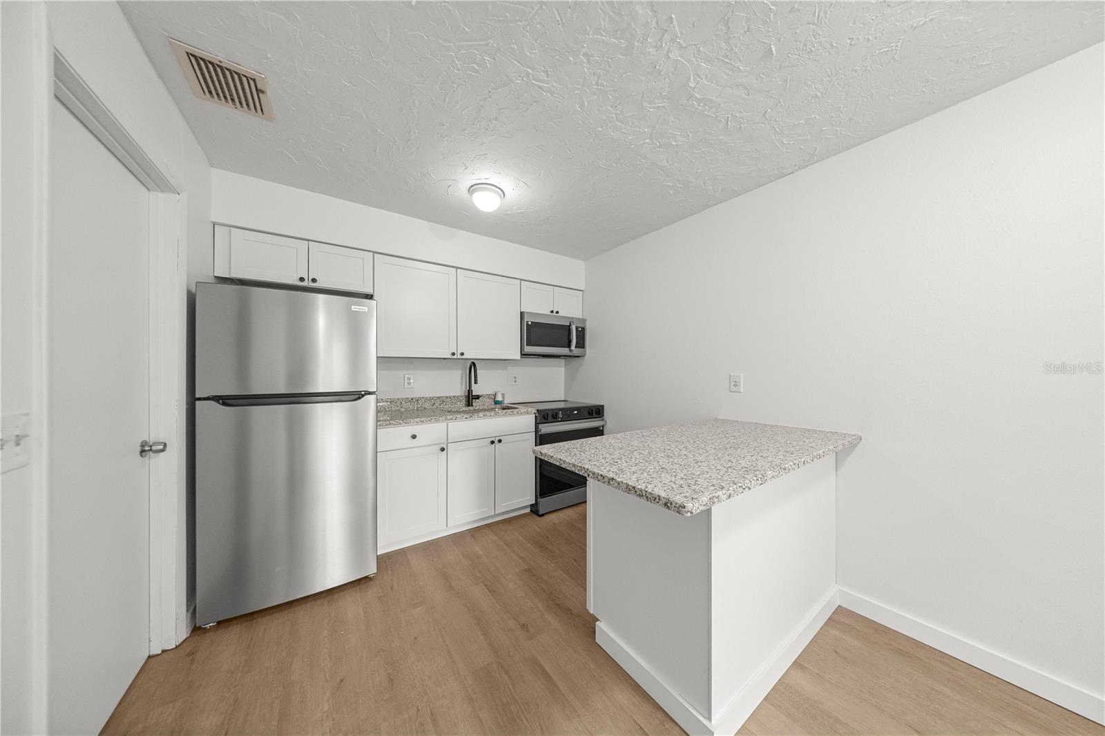 WHISPERING SANDS UN 01 - Residential Income