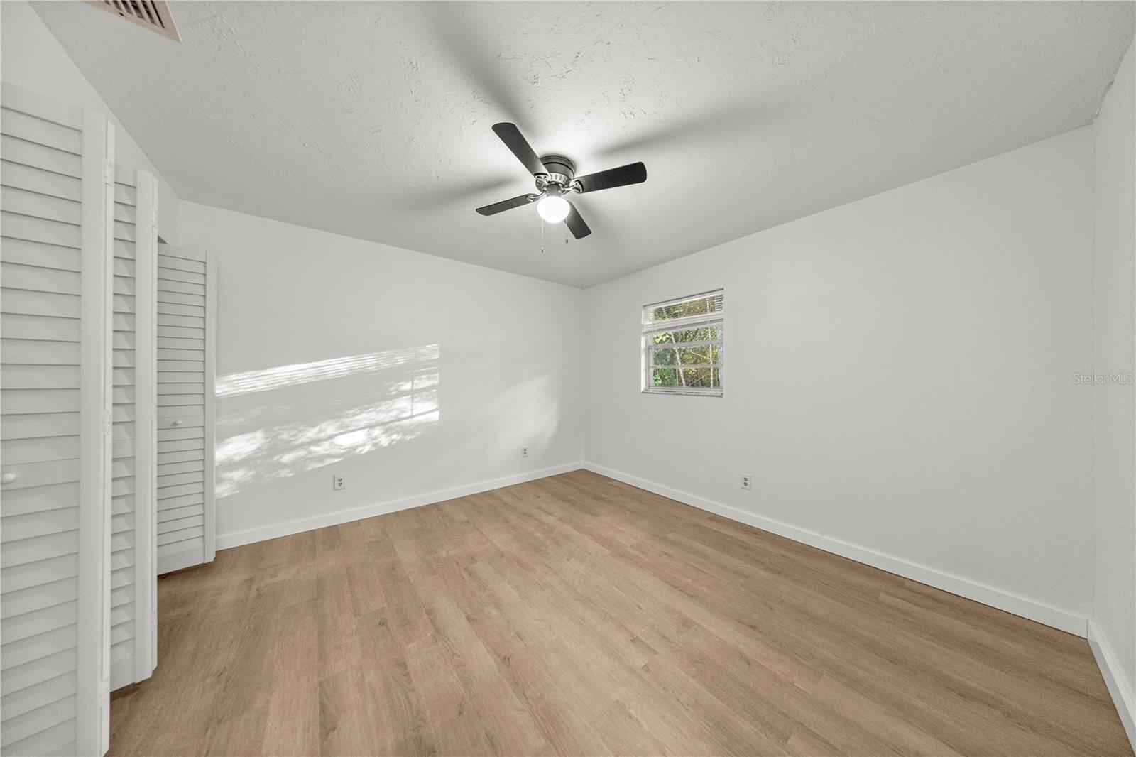 WHISPERING SANDS UN 01 - Residential Income