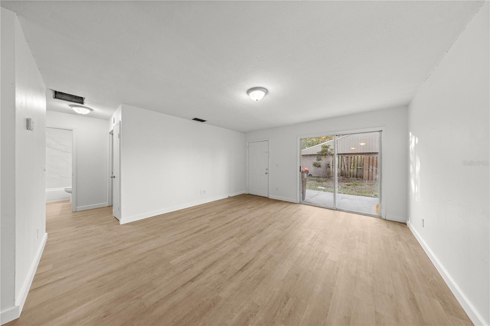 WHISPERING SANDS UN 01 - Residential Income