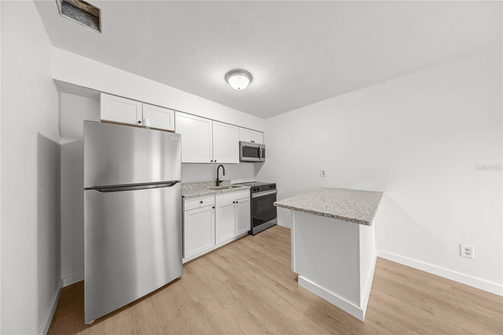 WHISPERING SANDS UN 01 - Residential Income