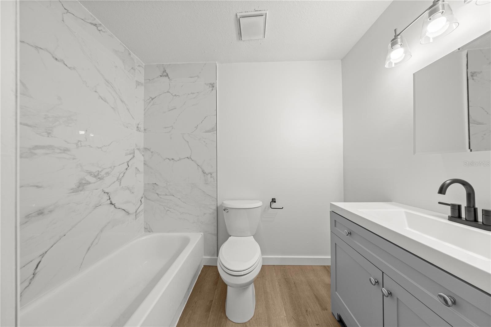 WHISPERING SANDS UN 01 - Residential Income