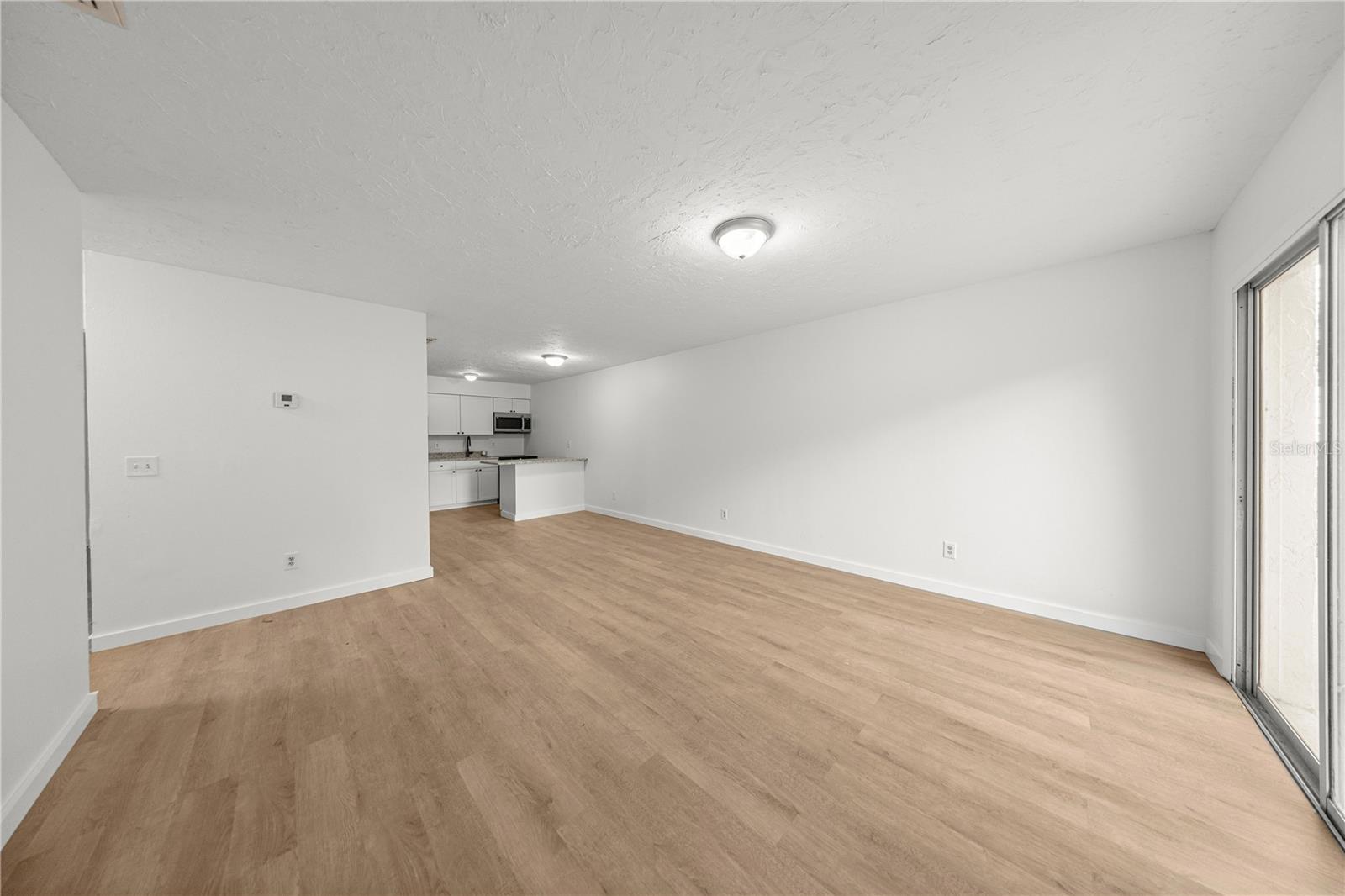 WHISPERING SANDS UN 01 - Residential Income