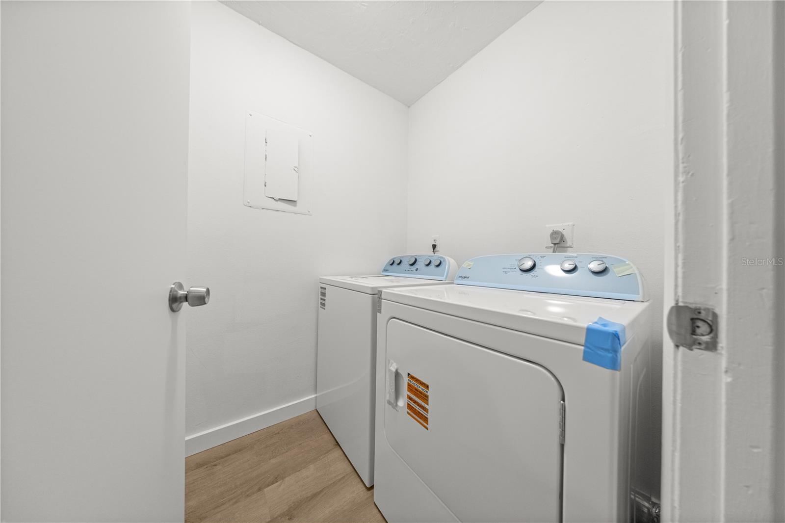 WHISPERING SANDS UN 01 - Residential Income