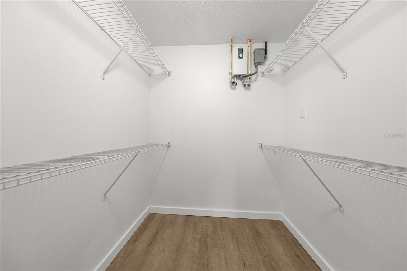 WHISPERING SANDS UN 01 - Residential Income