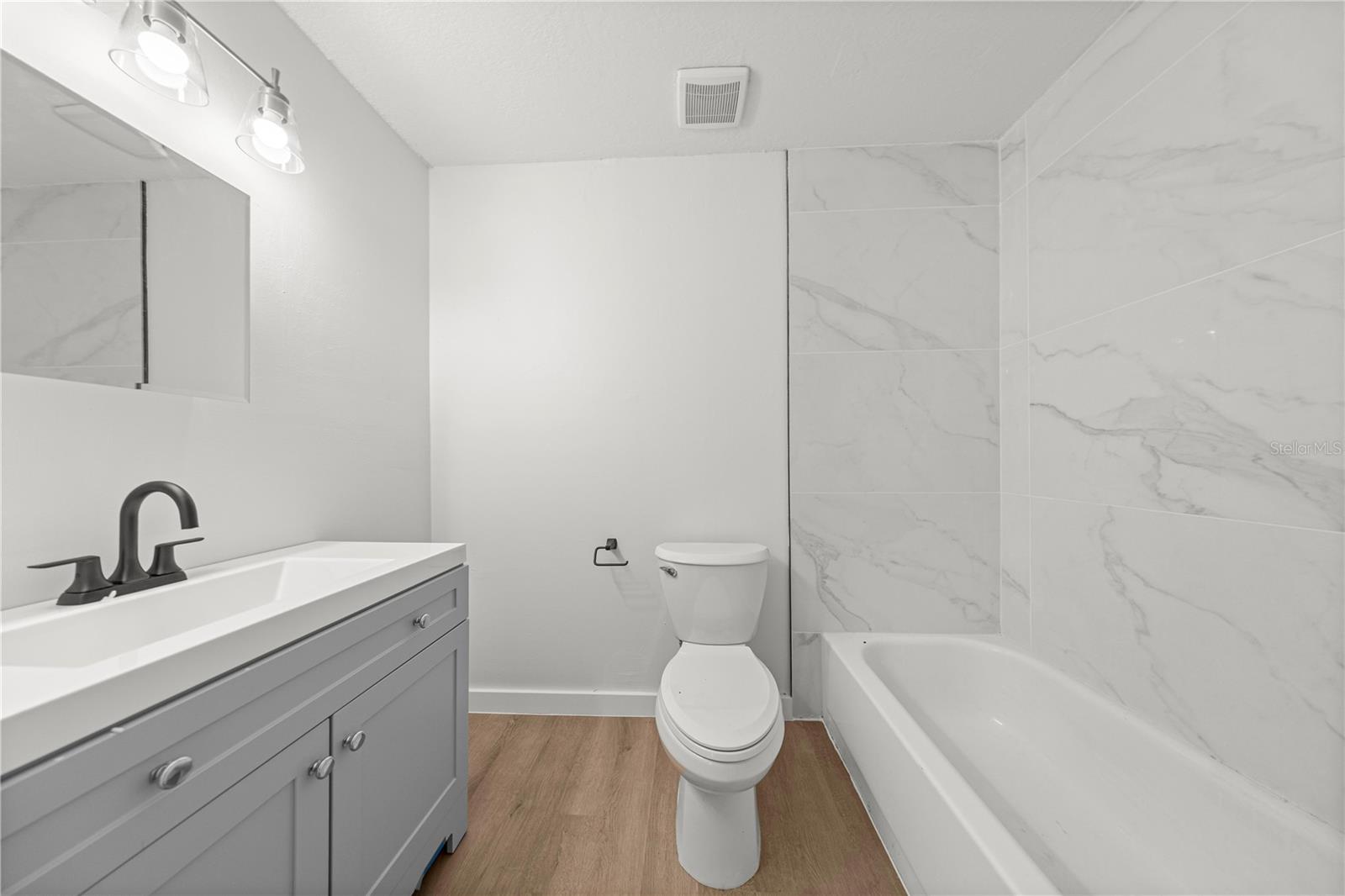 WHISPERING SANDS UN 01 - Residential Income