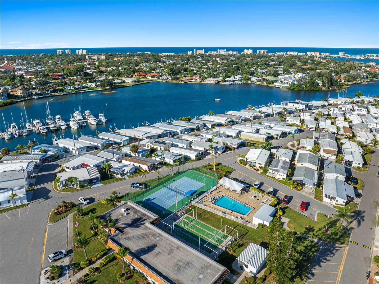 HARBOR LIGHTS MHP CO-OP - Residential