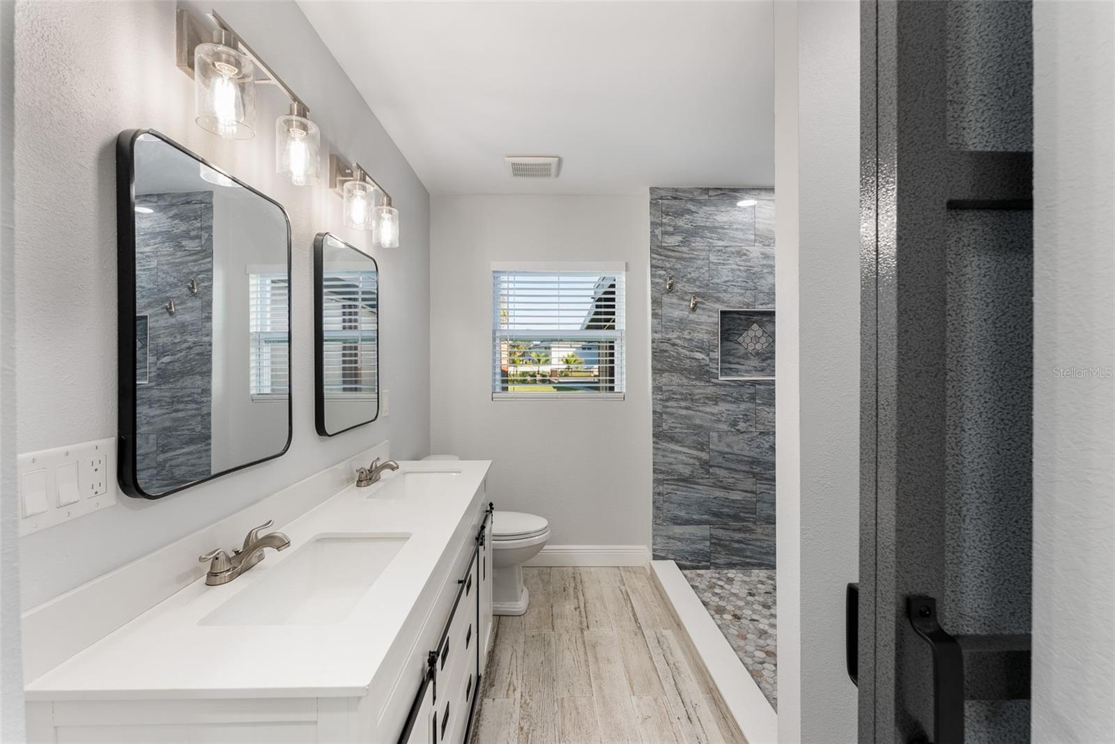 RIVERVIEW TERRACE REP - Residential