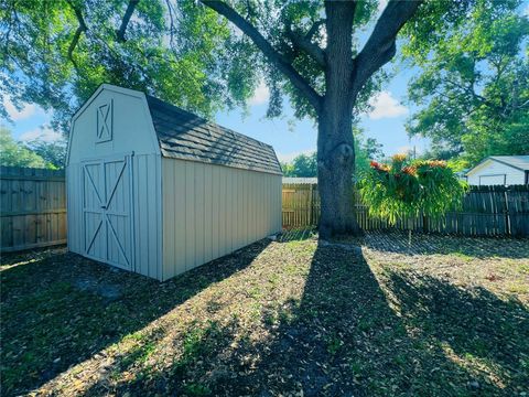 A home in LAKELAND