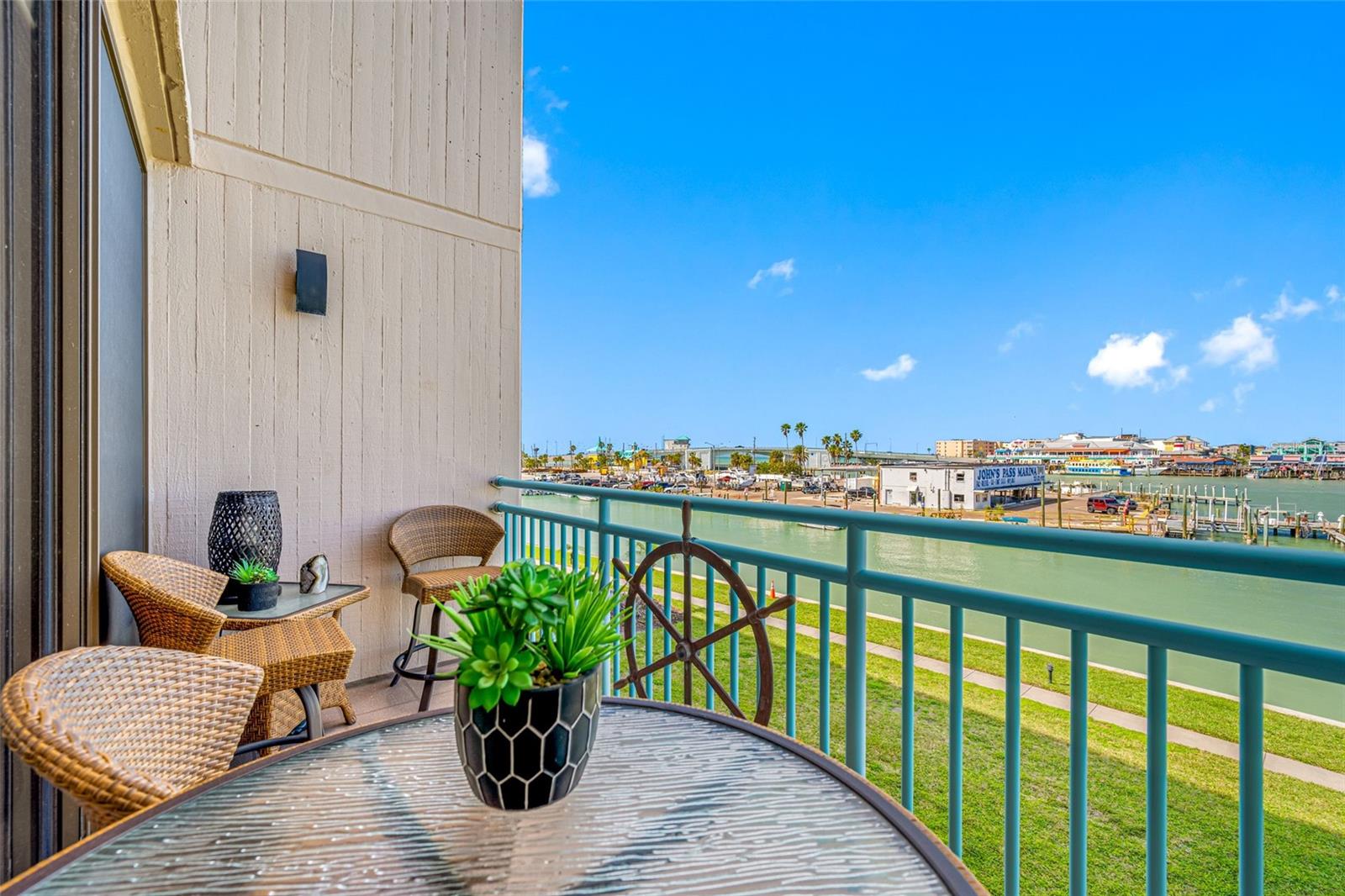 KEY CAPRI CONDO - Residential