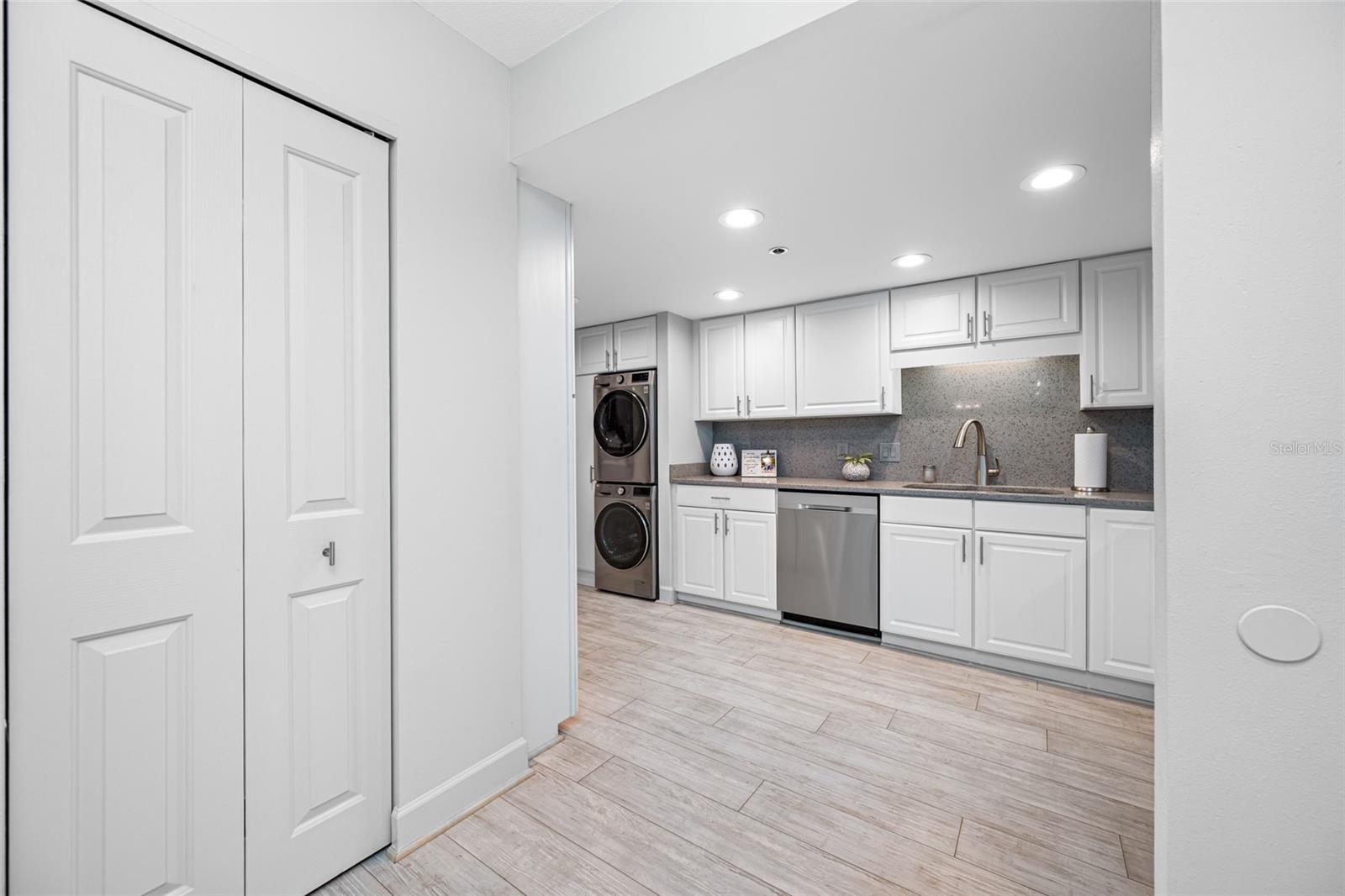 KEY CAPRI CONDO - Residential