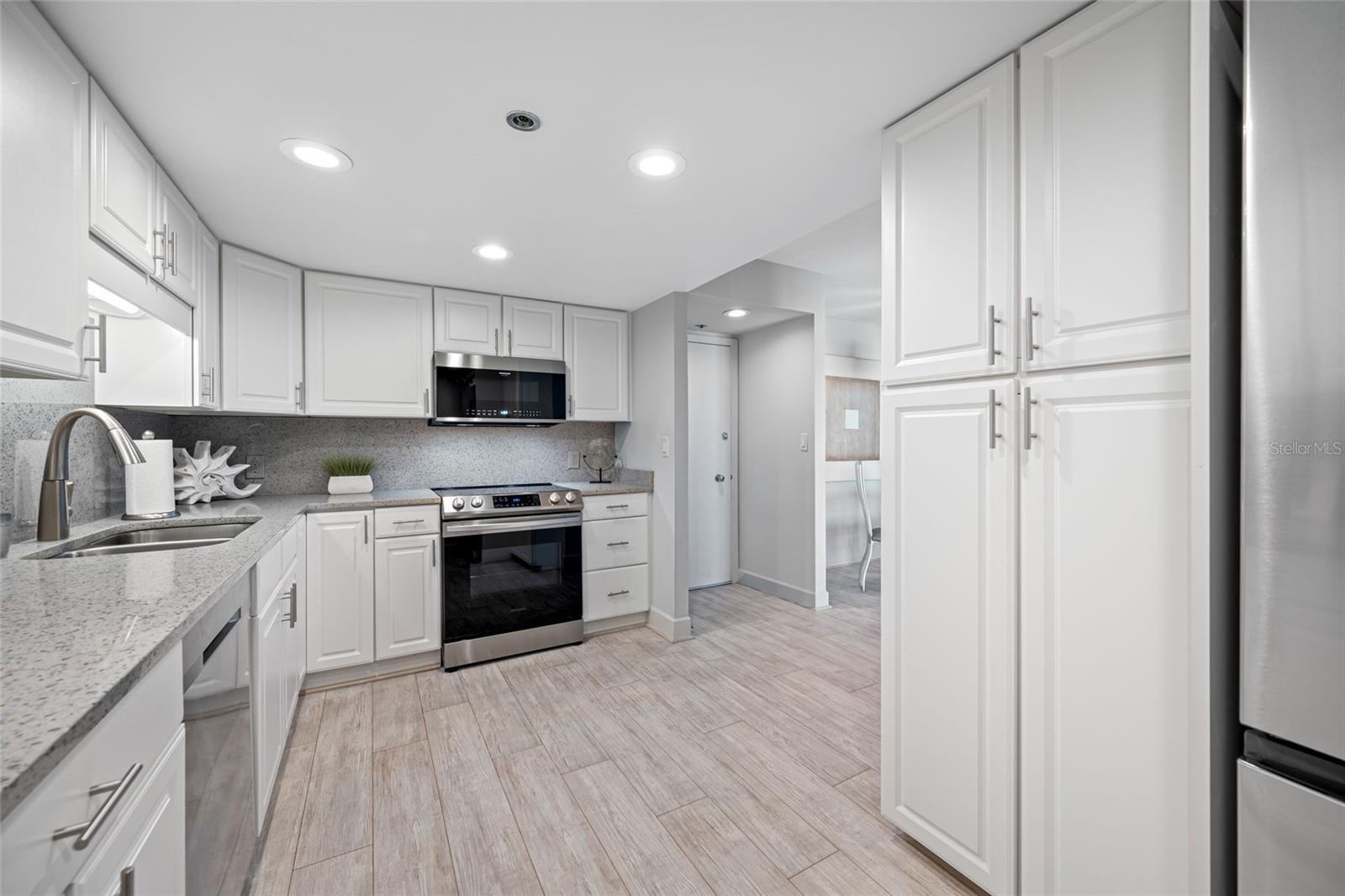 KEY CAPRI CONDO - Residential
