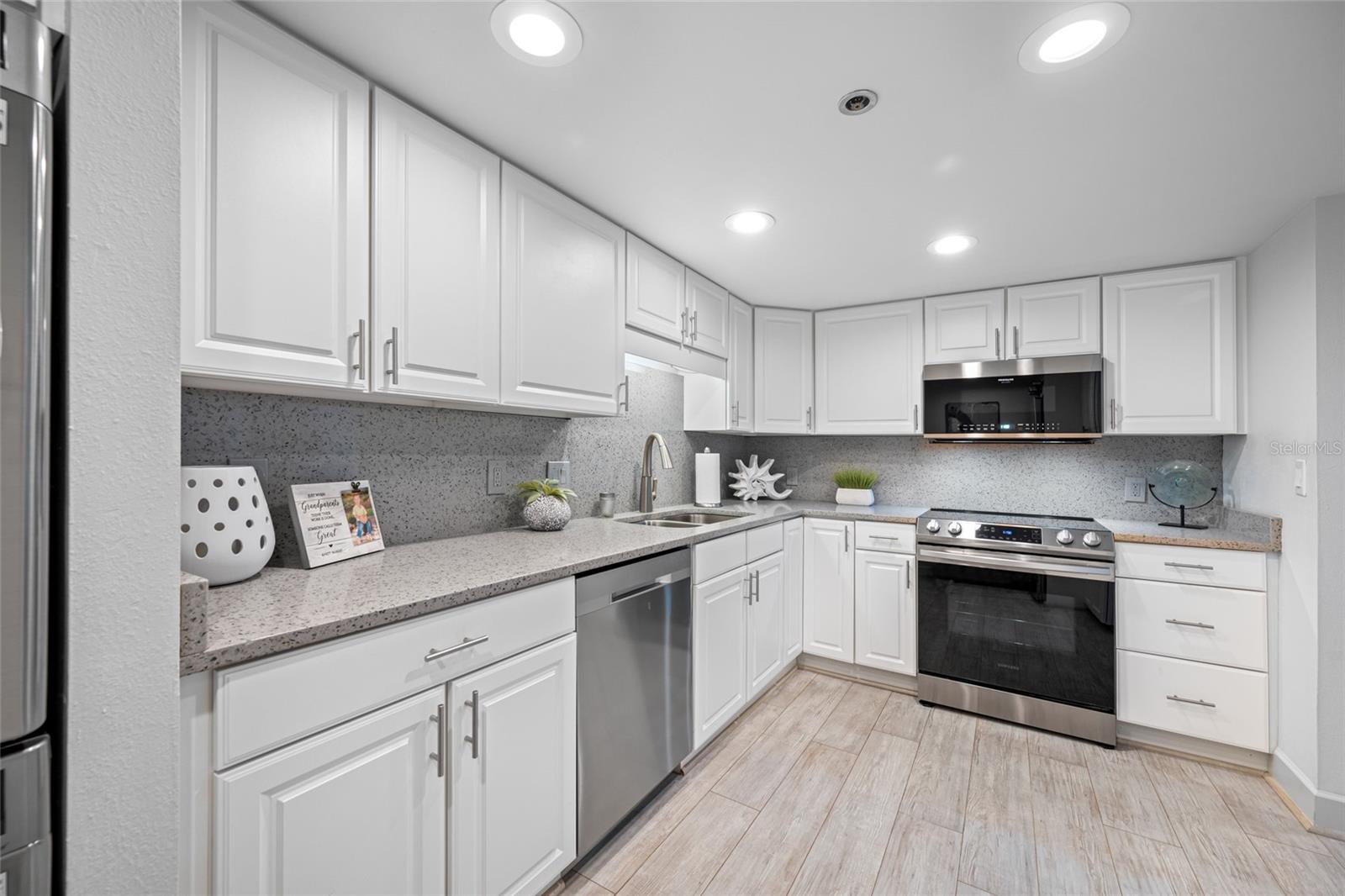 KEY CAPRI CONDO - Residential