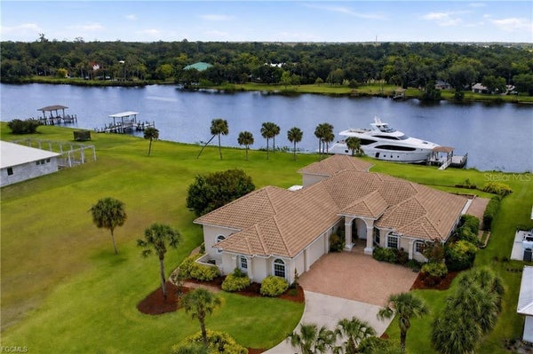 2504 CALOOSA SHORES DR, LABELLE, FL 33935 - Image 39e56078048c418b8dcc7f7cb5f565b3/248669155
