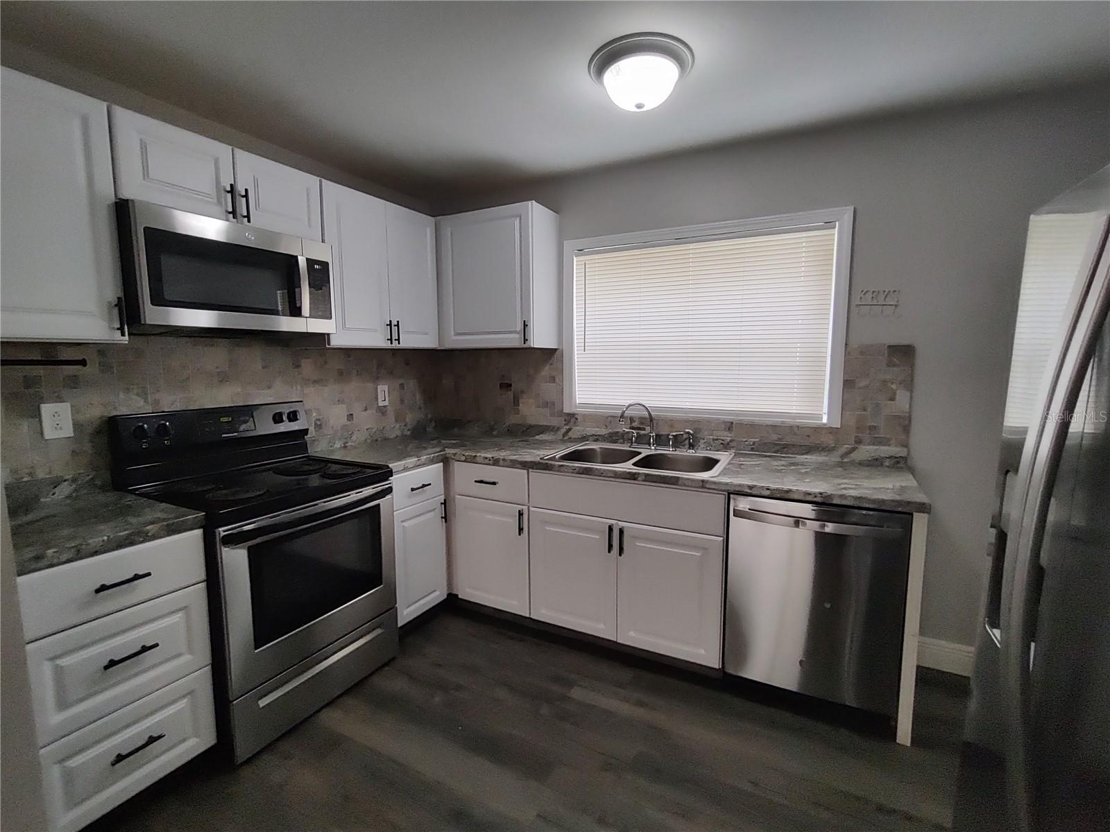 BOND LUMBER CO BLK 8 HOWRYS ADD DELAND - Residential Lease