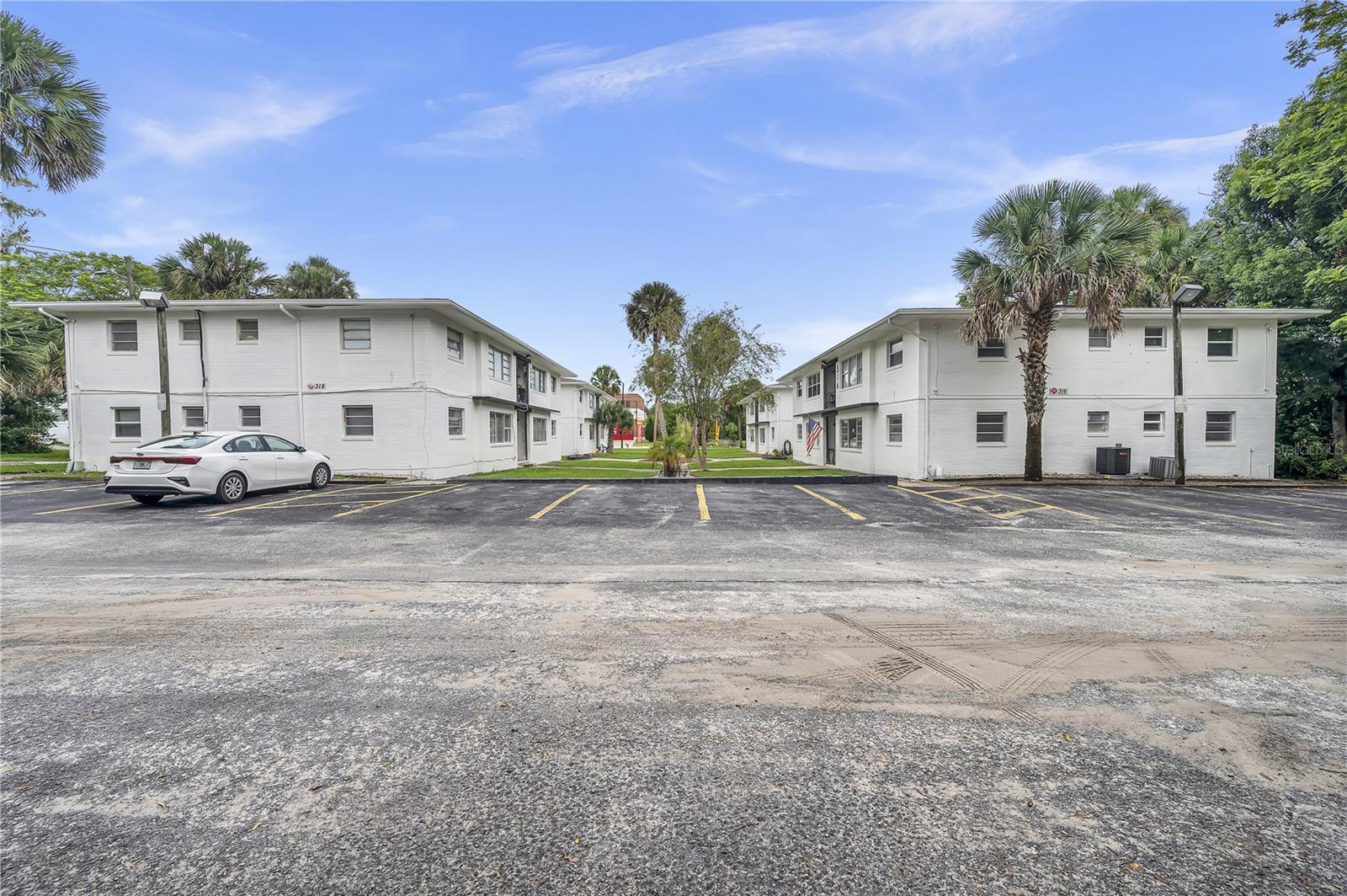 BOND LUMBER CO BLK 8 HOWRYS ADD DELAND - Residential Lease