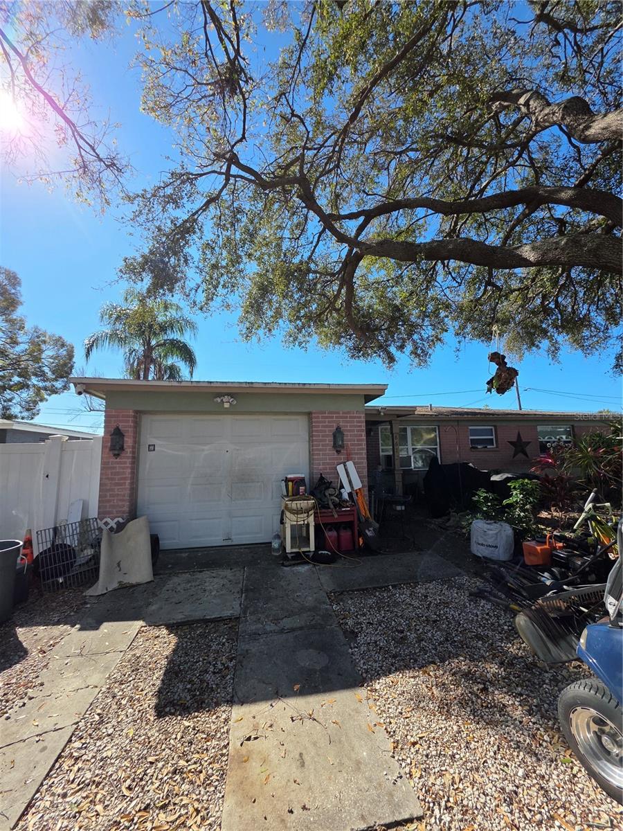 LAKESIDE GARDENS - Residential