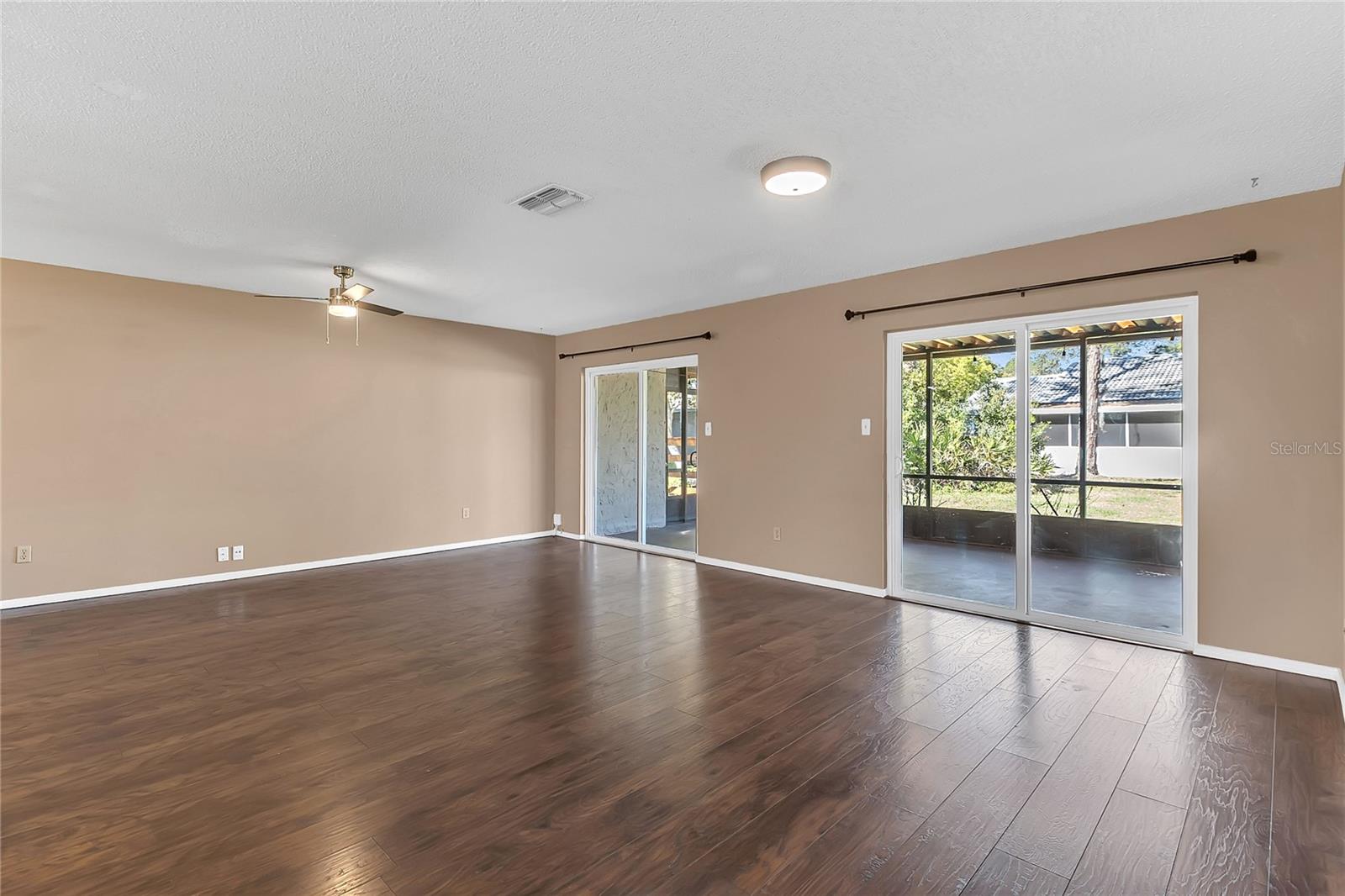 WINDMILL POINTE - Residential