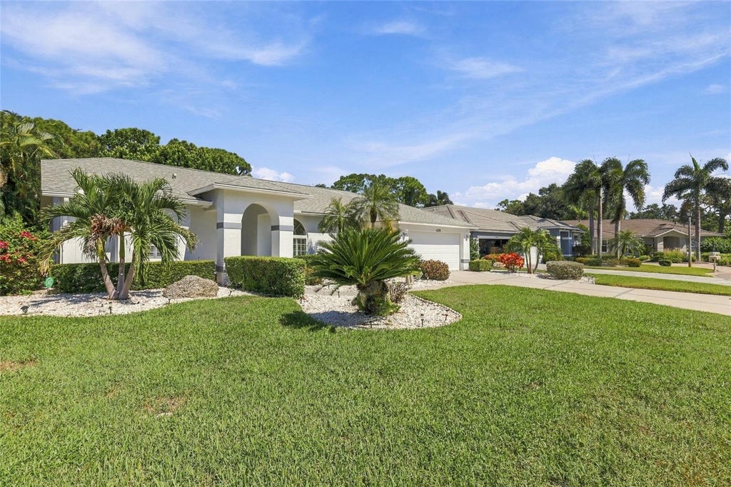 Photo of 4304 Balmoral Way, Sarasota, FL 34238 (MLS # A4704471)