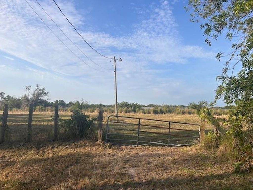 Photo of 820 Stephens Road, Ruskin, FL 33570 (MLS # TB8453365)