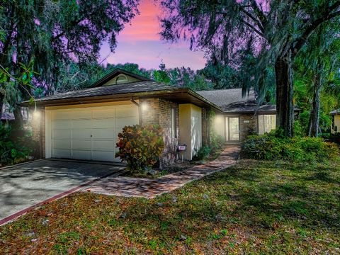 Photo of 104 Waterwood Drive, Yalaha, FL 34797 (MLS # G5107033)