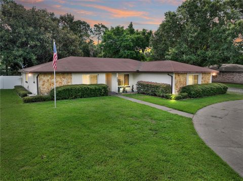 A home in AUBURNDALE