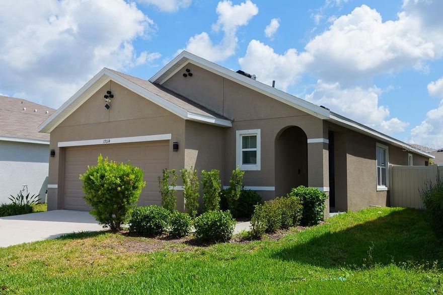 Welcome to resort-style living in the highly sought-after Southshore Bay Lagoon Community! Built in 2022 by D.R. Horton, this beautifully maintained Allex model offers the perfect blend of modern comfort, convenience, and an incredible financing opportunity.
Featuring 3 bedrooms, 2 bathrooms, and an open-concept layout, this home is designed for both everyday living and entertaining. The spacious kitchen overlooks the living and dining areas and includes stainless steel appliances, ample cabinetry, and a large island perfect for gathering with family and friends. The private primary suite offers a walk-in closet and en-suite bath for a relaxing retreat with new luxury vinyl flooring. What truly sets this property apart is the rare opportunity to assume the seller’s VA loan at an incredible 4.75 interest rate for qualified veterans — a major advantage in today’s market and a potential savings opportunity compared to current rates.
Located in the nationally recognized Southshore Bay Lagoon community, residents enjoy access to the stunning crystal lagoon, resort-style amenities, walking trails, playgrounds, and more — bringing vacation-style living right to your doorstep. Conveniently located near Tampa, Sarasota, shopping, dining, and major highways, this home offers the lifestyle Florida buyers are searching for.
Don’t miss your chance to own a newer construction home with a low assumable VA interest rate in one of the area’s fastest-growing communities!