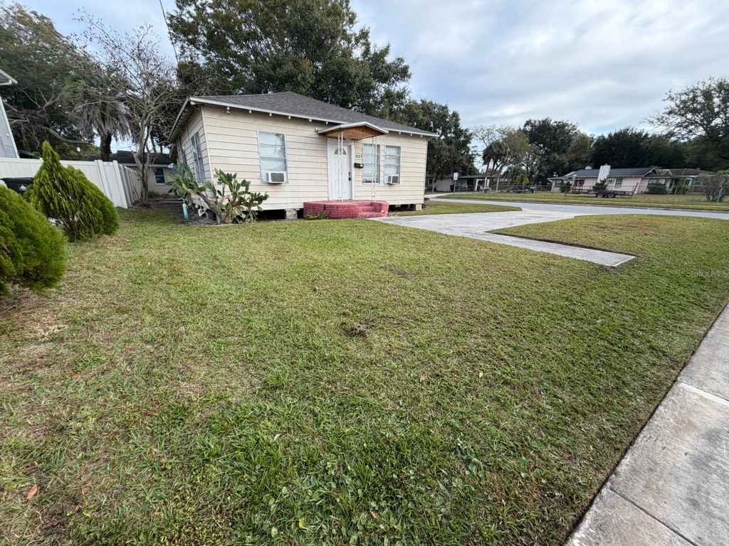 Photo of 4201 Cepeda Street, Orlando, FL 32811 (MLS # O6372202)