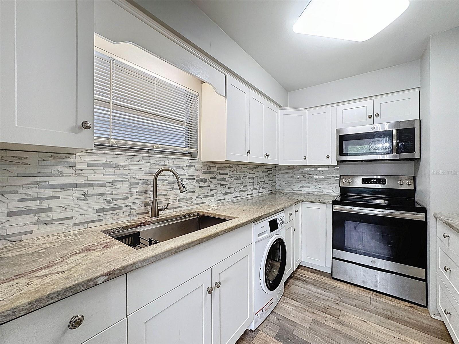 5509 FOUNTAIN LAKE CIRCLE C209