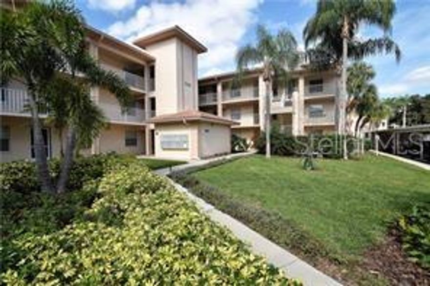 Living is easy in this lovely 2 bedroom 2 bathroom condo on the 3rd floor at Stoneybrook Clubside 2. Located within the gates of Stoneybrook Golf and Country Club. Relax and enjoy the covenient and secure maintenance-free, active lifestyle community. The membership is transferable which gives you access to the kingdom. Conveniently located a short drive to Siesta Key, shopping, and dining. The list could go on for ever.