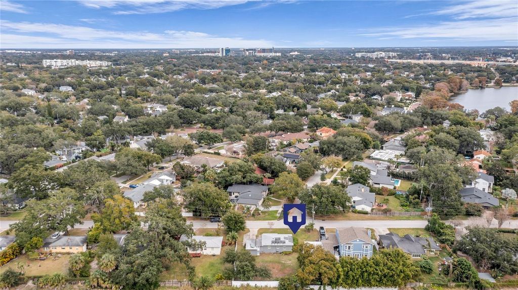 Photo of 1124 Edgewater Court, Orlando, FL 32804 (MLS # O6383832)