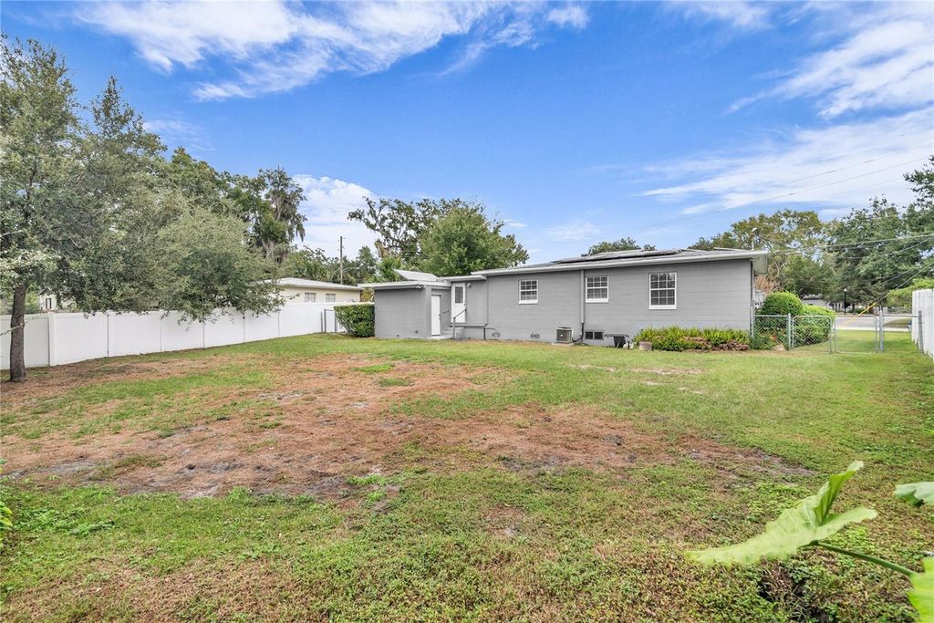 Photo of 1124 Edgewater Court, Orlando, FL 32804 (MLS # O6383832)