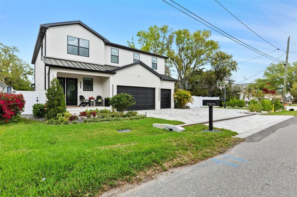 Photo of 2905 W Leila Avenue, Tampa, FL 33611 (MLS # TB8485357)