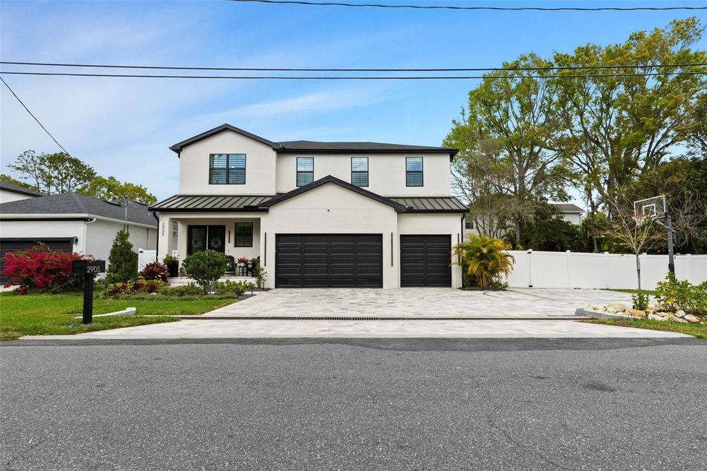 Photo of 2905 W Leila Avenue, Tampa, FL 33611 (MLS # TB8485357)