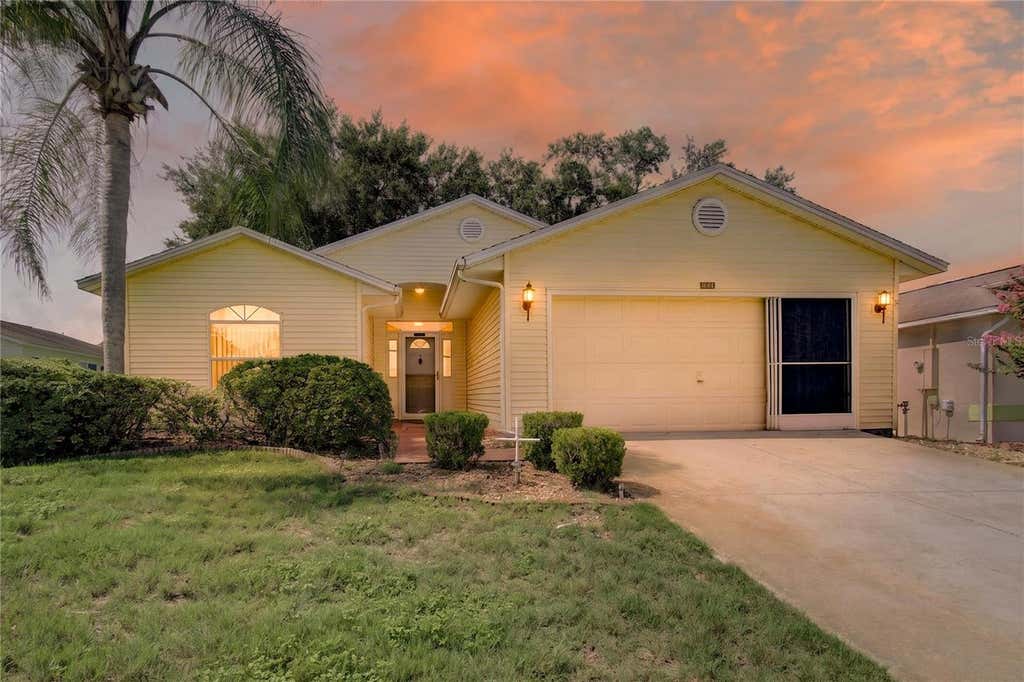 Photo of 642 Timbercrest Drive, Leesburg, FL 34748 (MLS # G5115433)