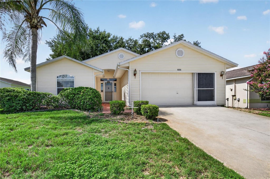 Photo of 642 Timbercrest Drive, Leesburg, FL 34748 (MLS # G5115433)