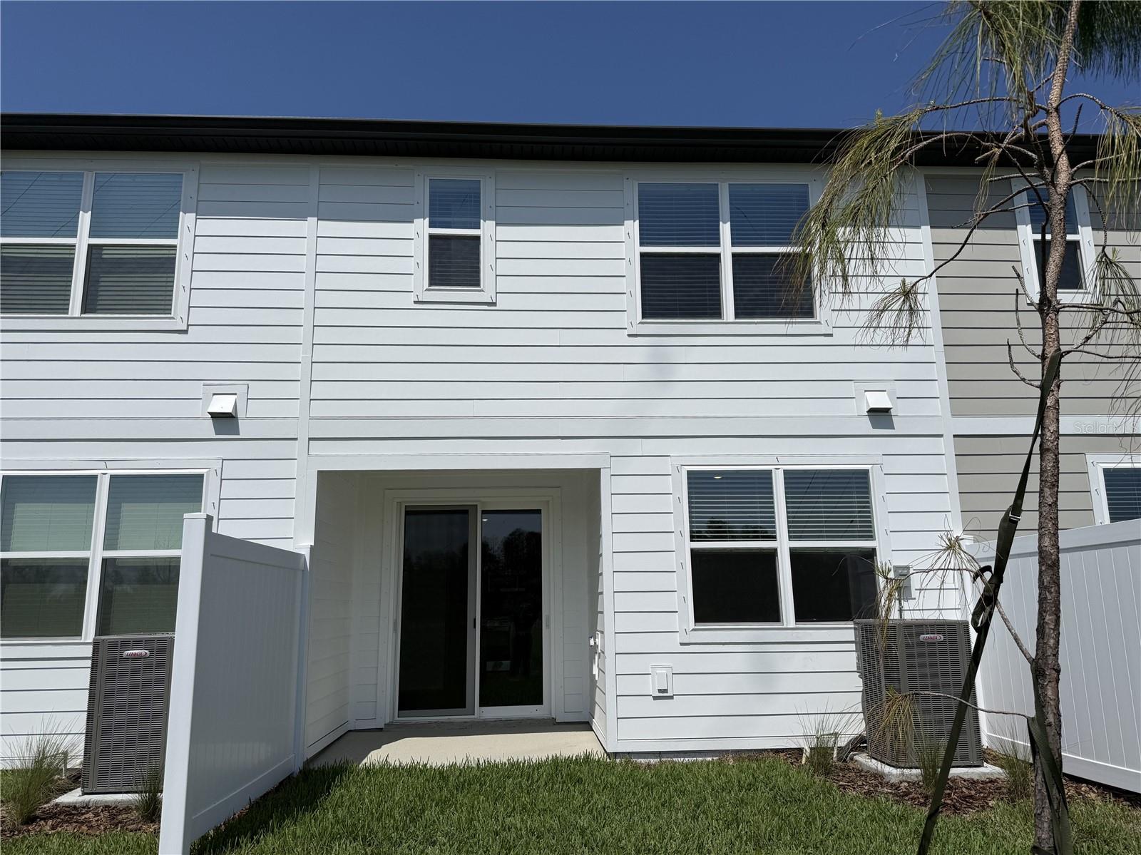 D6K | MONTAGUE TOWNHOMES - Residential