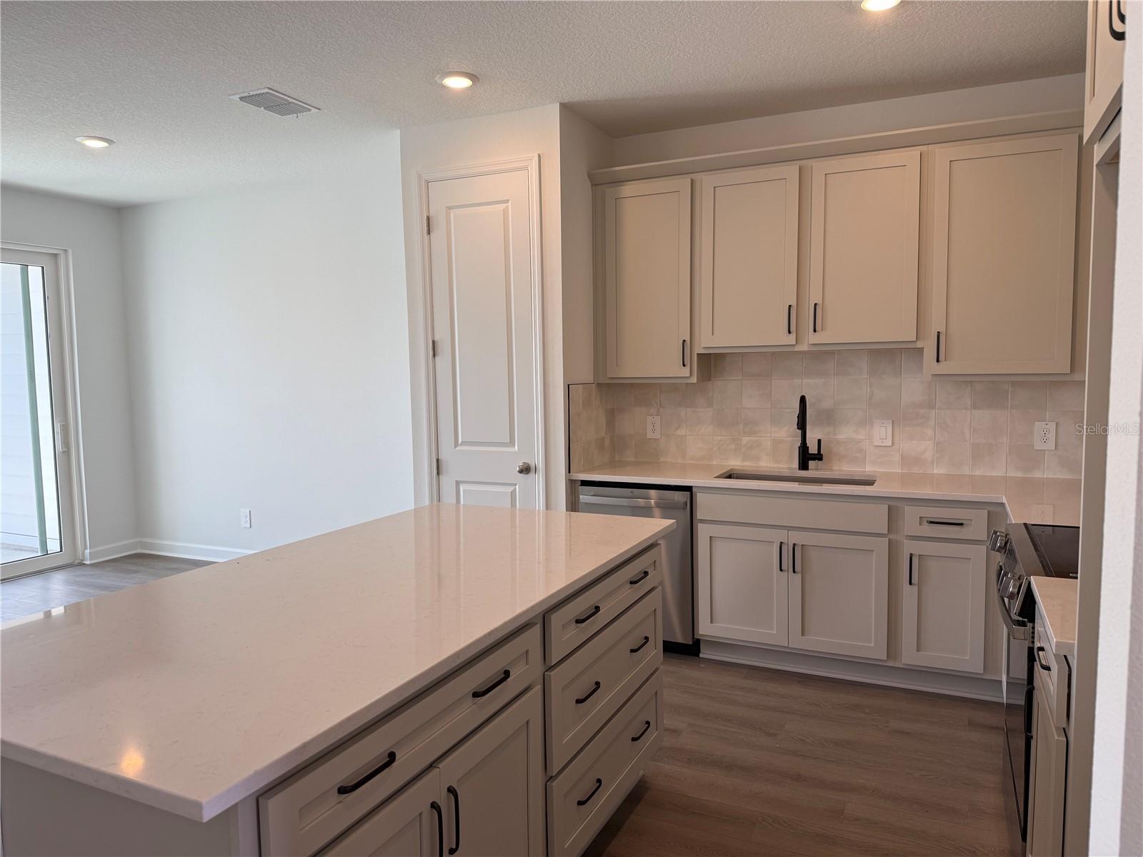 D6K | MONTAGUE TOWNHOMES - Residential