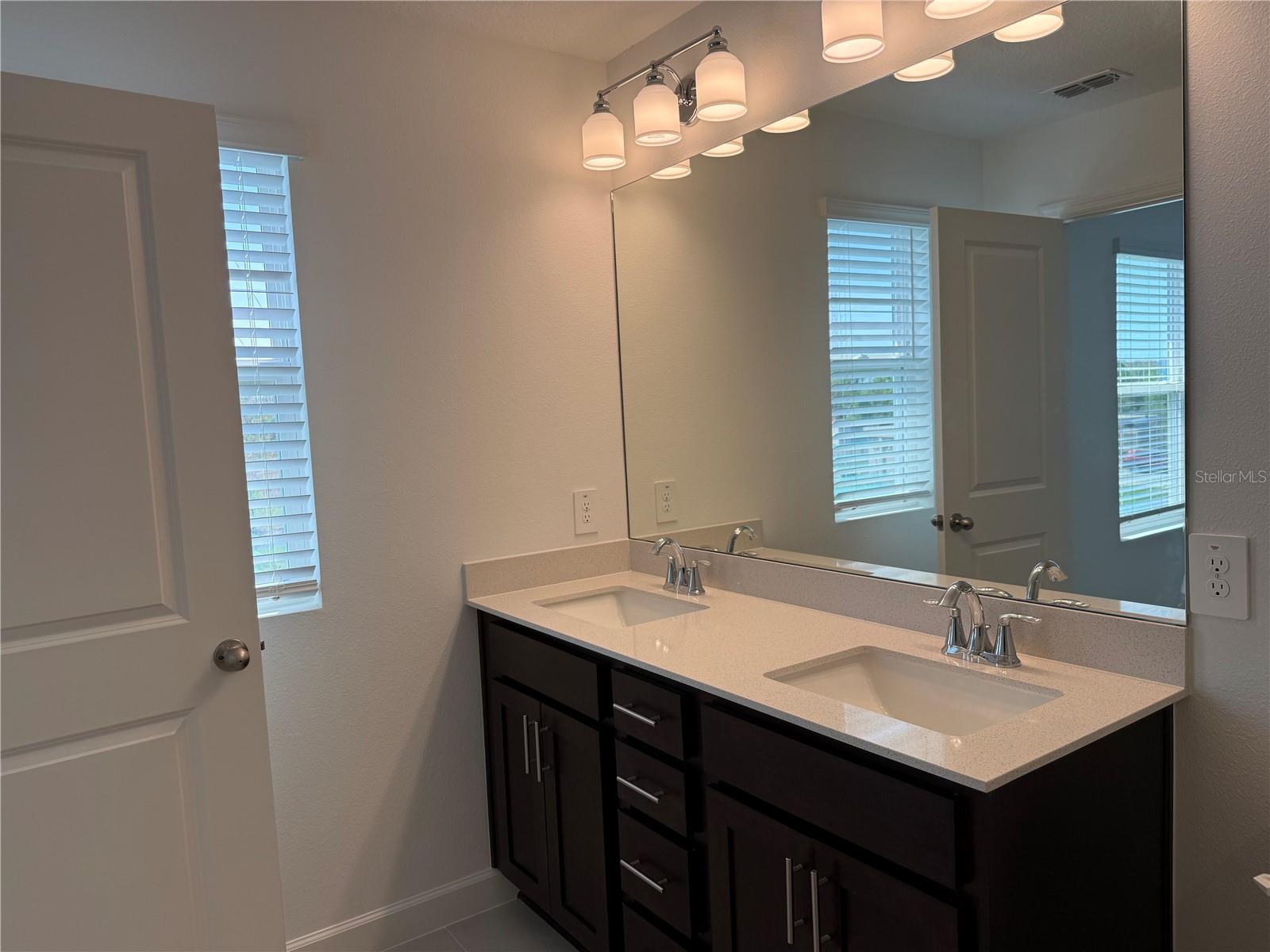 D6K | MONTAGUE TOWNHOMES - Residential