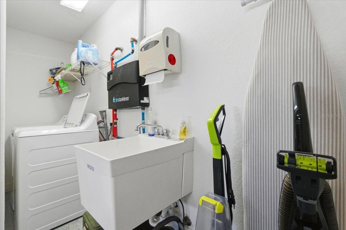 SUTTON PLACE PH II - Residential