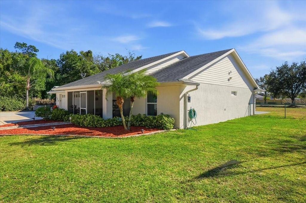 Photo of 173 White Cliff Boulevard, Auburndale, FL 33823 (MLS # L4958703)