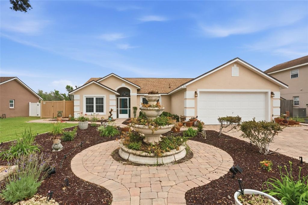 Photo of 204 Greenwich Street, Davenport, FL 33896 (MLS # A4691872)