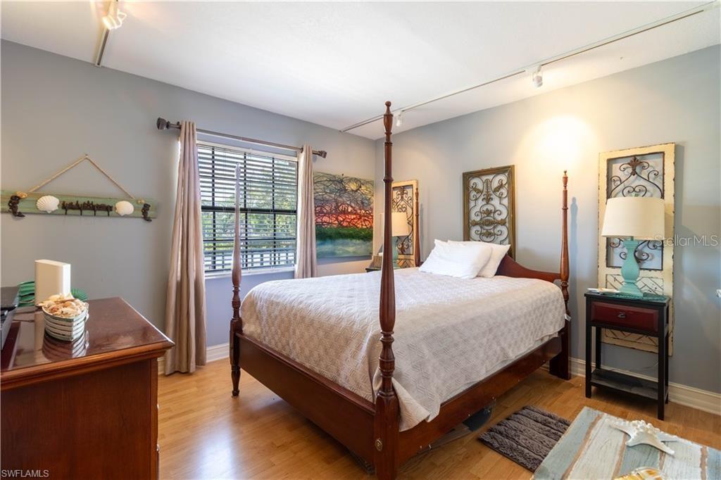 HAMMOCKS - Residential