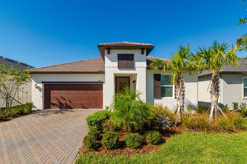 A home in LAND O LAKES