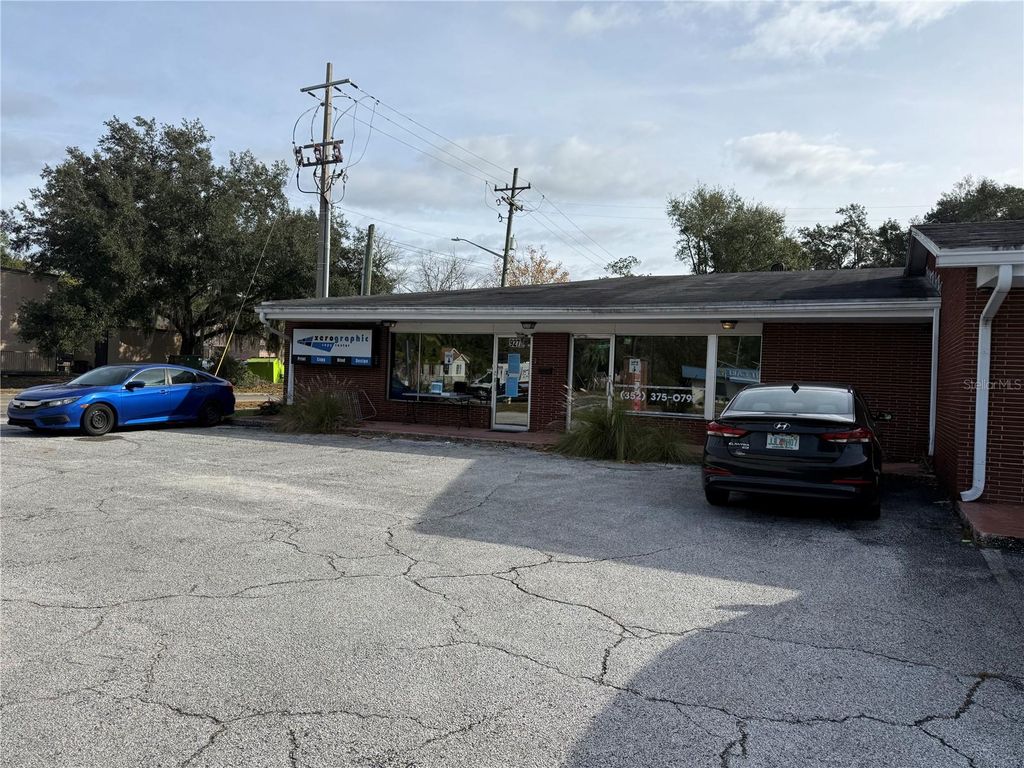 Photo of 927 NW 13th Street, Gainesville, FL 32601 (MLS # GC538534)