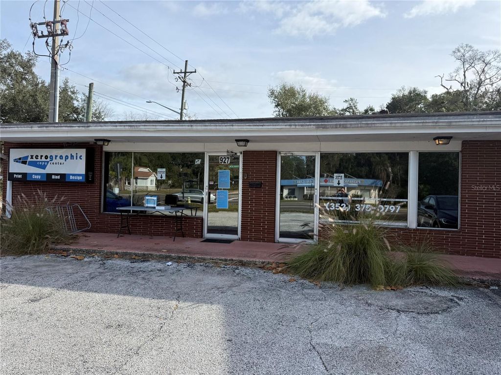 Photo of 927 NW 13th Street, Gainesville, FL 32601 (MLS # GC538534)