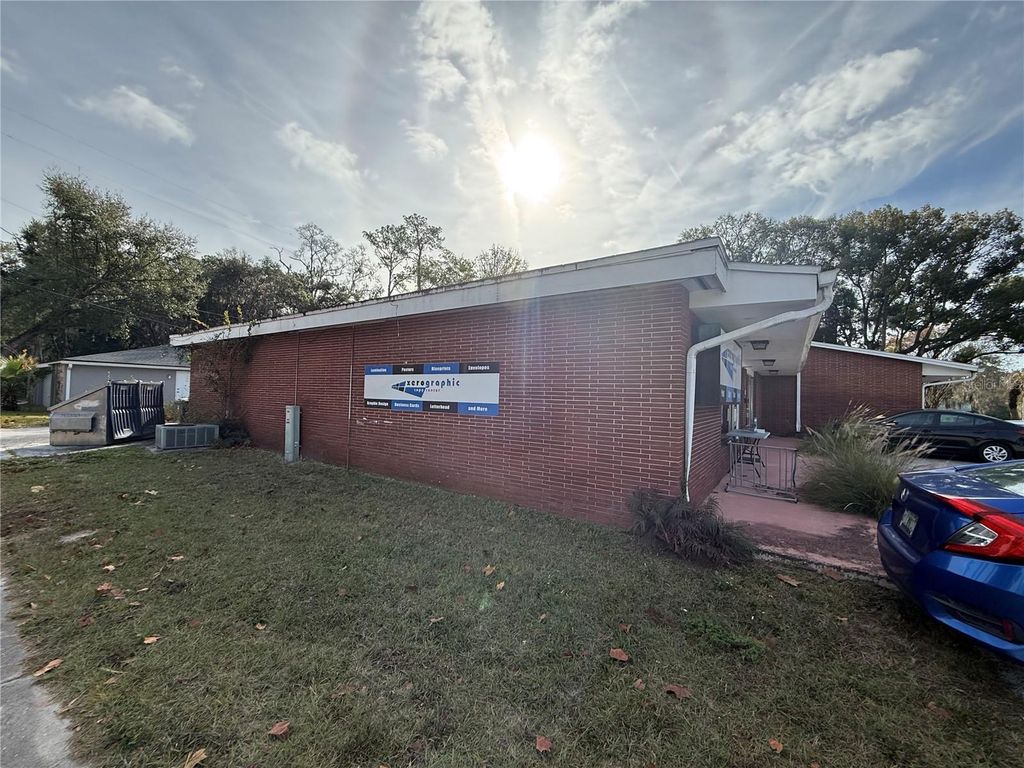 Photo of 927 NW 13th Street, Gainesville, FL 32601 (MLS # GC538534)